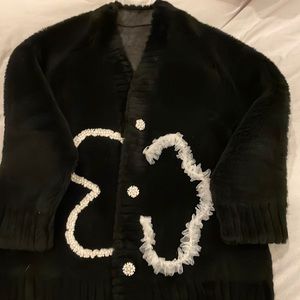 Brand new fur coat. Black colour, with pearls and lace design